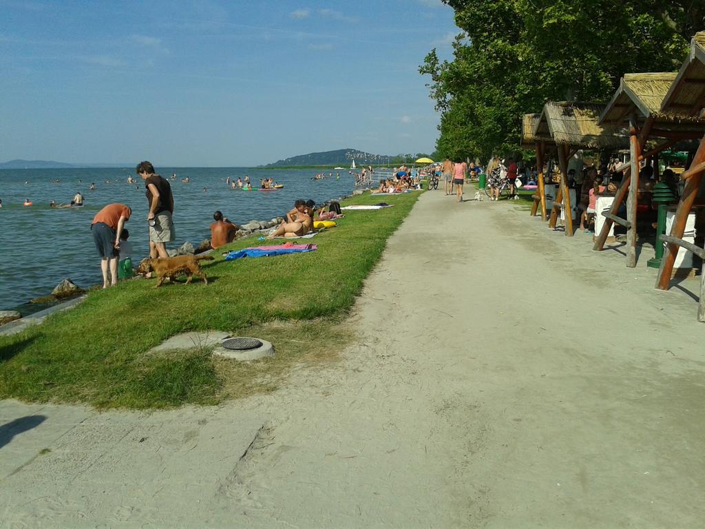Munkacsy Apartmanok Balatonfenyves Luaran gambar